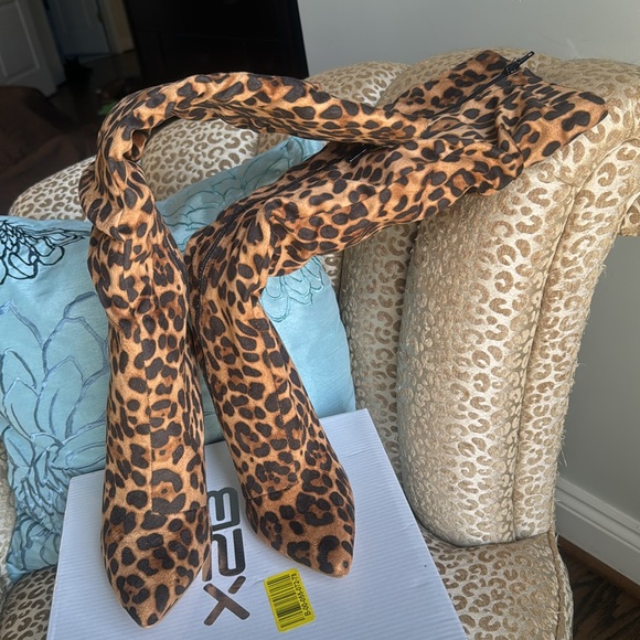 NIB X2B faux suede leopard stiletto knee boot - Picture 2 of 13